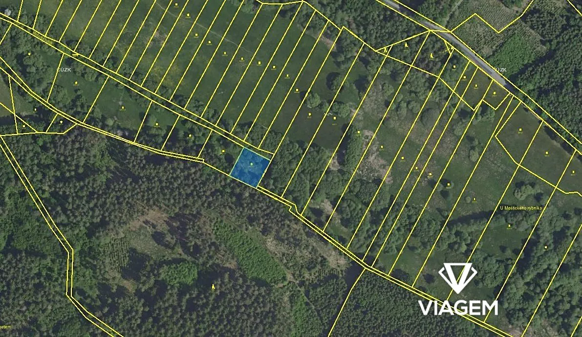 Prodej pole 1235 m²